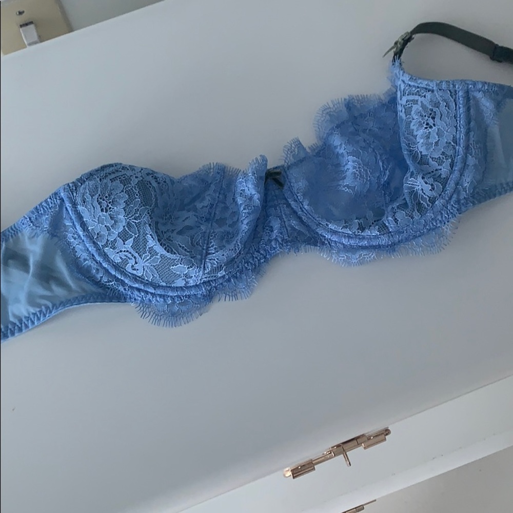 Pretty lace bra victorias secret 34c